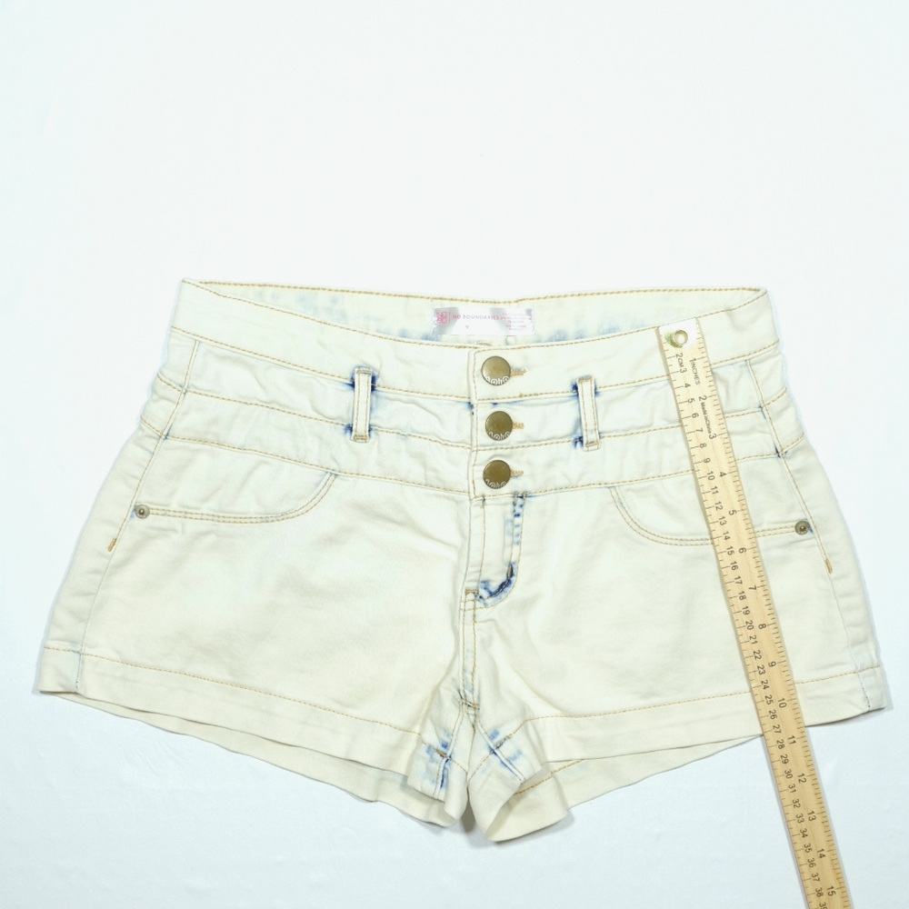 Sexy Denim womens Shorts size 9 No Boundaries jeans 3 button's - Picture 7 of 8